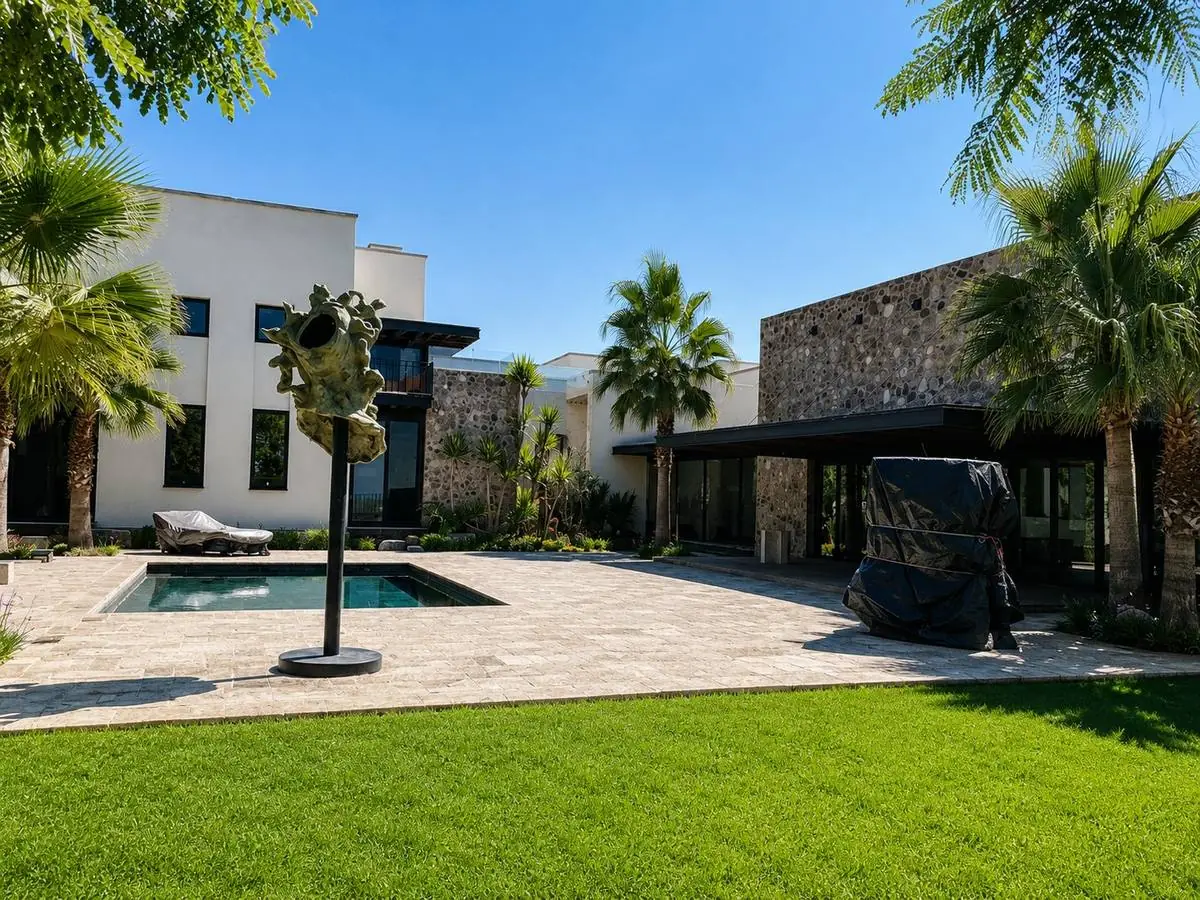 Casa Campanas